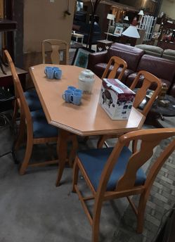 Dining table and 6 chairs