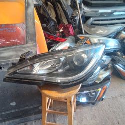 2017 - 2020 Chrysler Pacifica Left Headlight Xenon