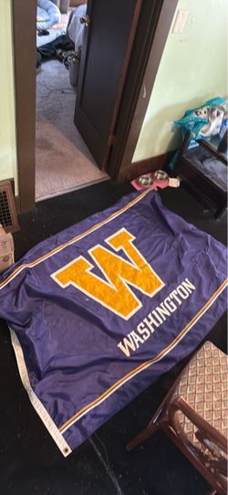 University of Washington Huskies Flag