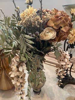 Flower vase with flower