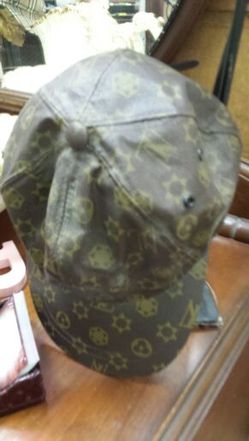 Louis Vuitton style baseball caps size large