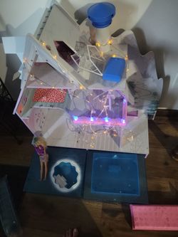 LOL Dolls Winter Disco Dollhouse lightsup