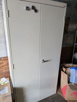 Storage cabinet