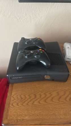 Xbox 360 ( 2 controllers )