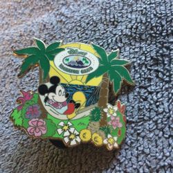 2010 Disney exclusive vacation club trading pin