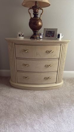 Dressers/ Night Stands