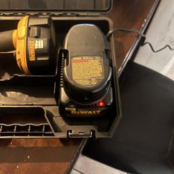 Dewalt Drill 2 Batteries Charger And Case 