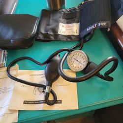Allheart  Standard Blood Pressure Aneroid With Adult Cuff And Case