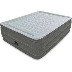 Intex highrise airbed....built in pump...22"...new