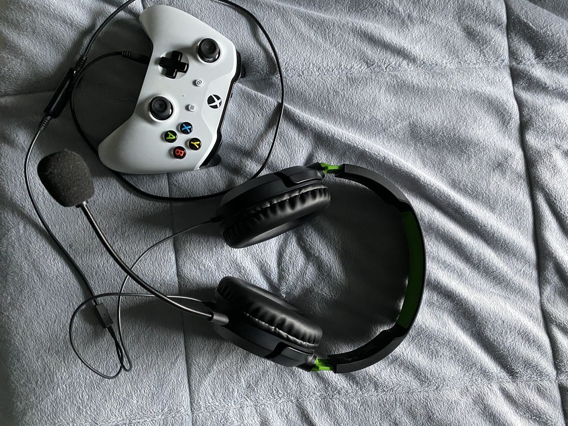 Xbox one controller and headset