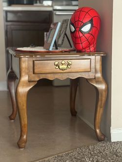 Queen Anne Style Wooden End Table