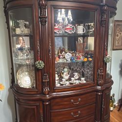 Table 6 Chairs And China Cabinet 