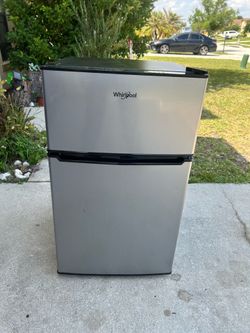 Whirlpool 3.1 cu-ft Mini Fridge/Refrigerator