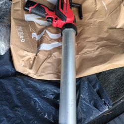 Milwaukee M12 Caulkin Gun