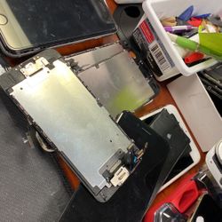 Brand New Screen Available For All Kind iPhones And iPad