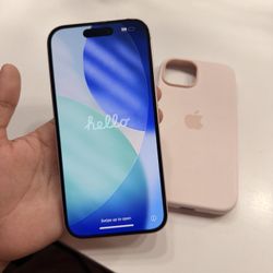Iphone 15 in pink