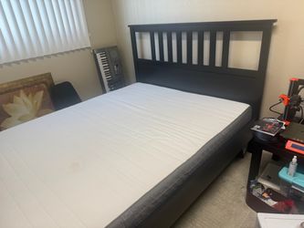 Queen size bed, black wood frame mattress firm