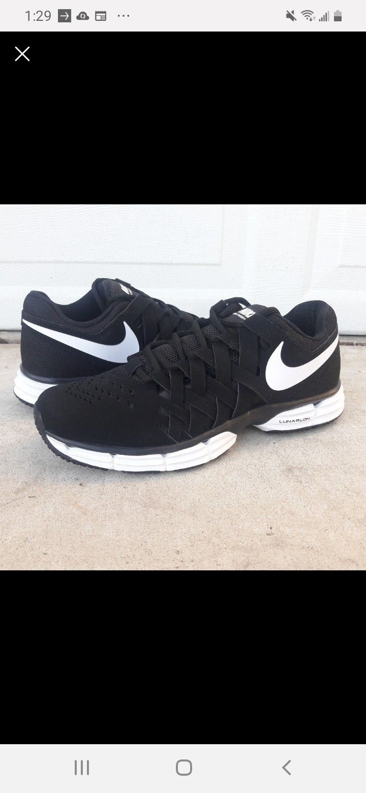 Nike Men's Size 10.5 / Women's Size 12