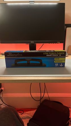 Swingline SmartTouch 12 Low Force 3-Hole Paper Punch (12 Sheet)