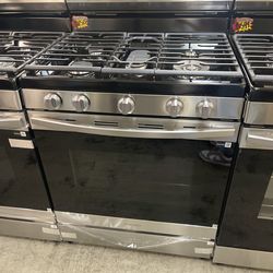 New Samsung gas stove with air fryer 30” inch wide