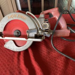 Skil Saw  Worm Drive Heavy Duty 7-1/4" Circular Saw SHD77M  Magnesium