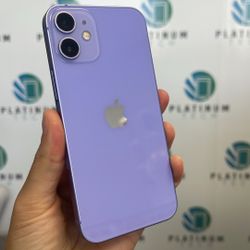 iPhone 12 unlocked Like New $320 Charger And Headphones For Free !!!