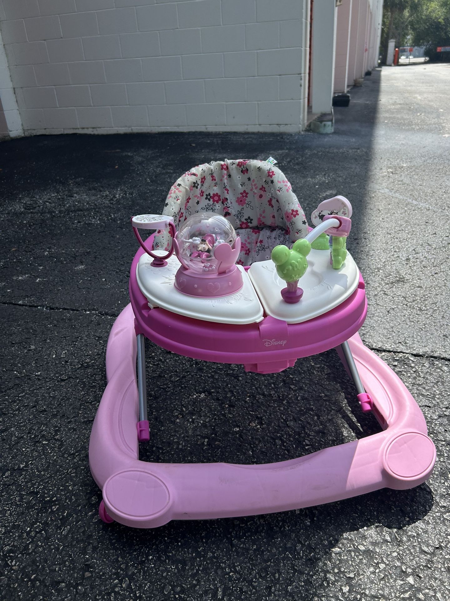 Minnie Mouse Walker
