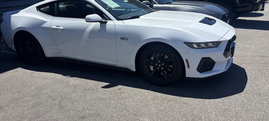Like new Mustang 18” x 8.5” ebony black painted aluminum wheels