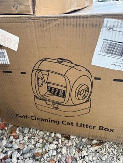 Brand new self cleaning litter box