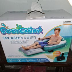 Splash runner motorized luxury pool float