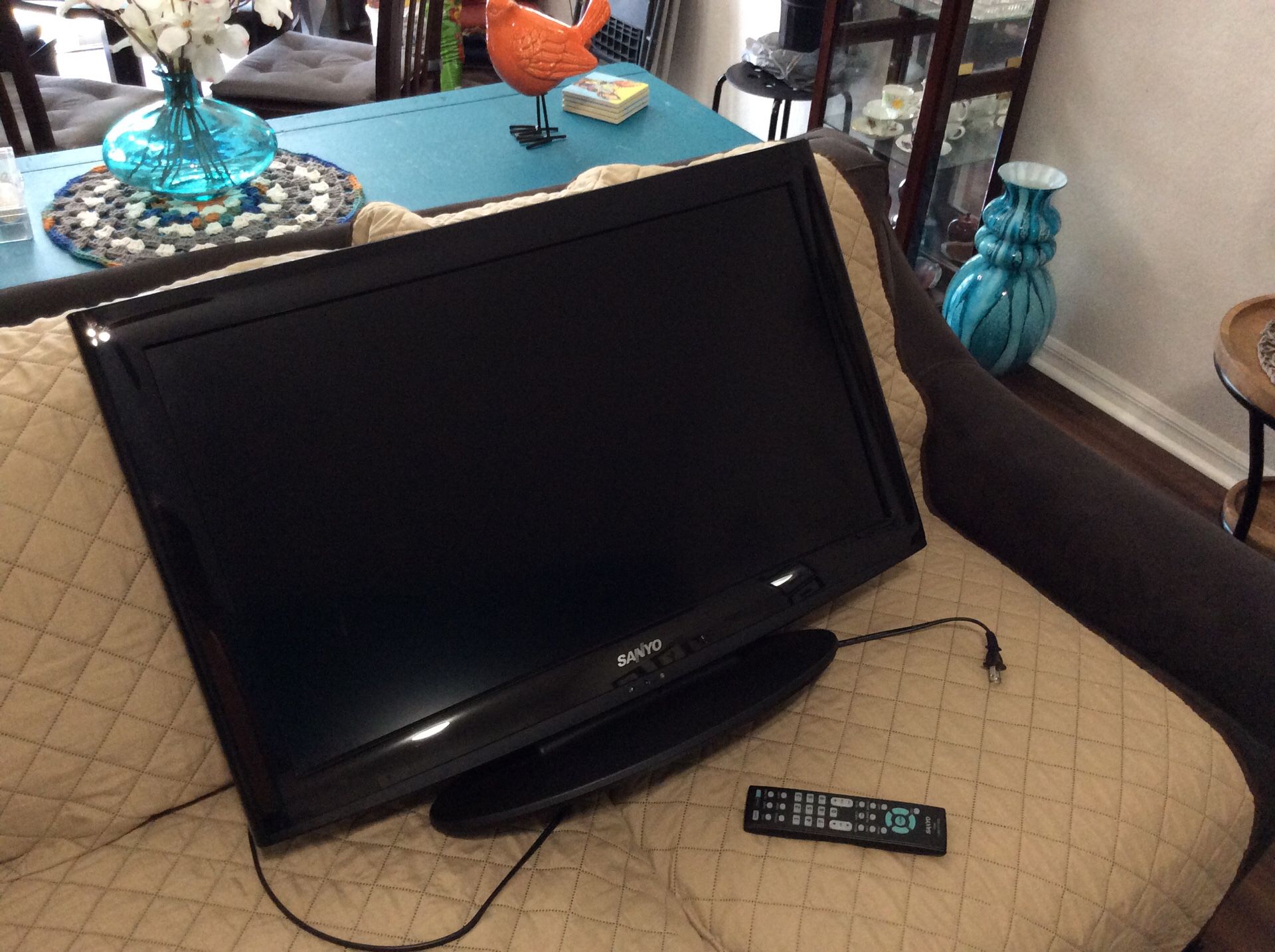 Sanyo 32” HDTV LCD TV good for a kids room to hook up games board or just use with any connection you may have. In very good condition ,rarely used