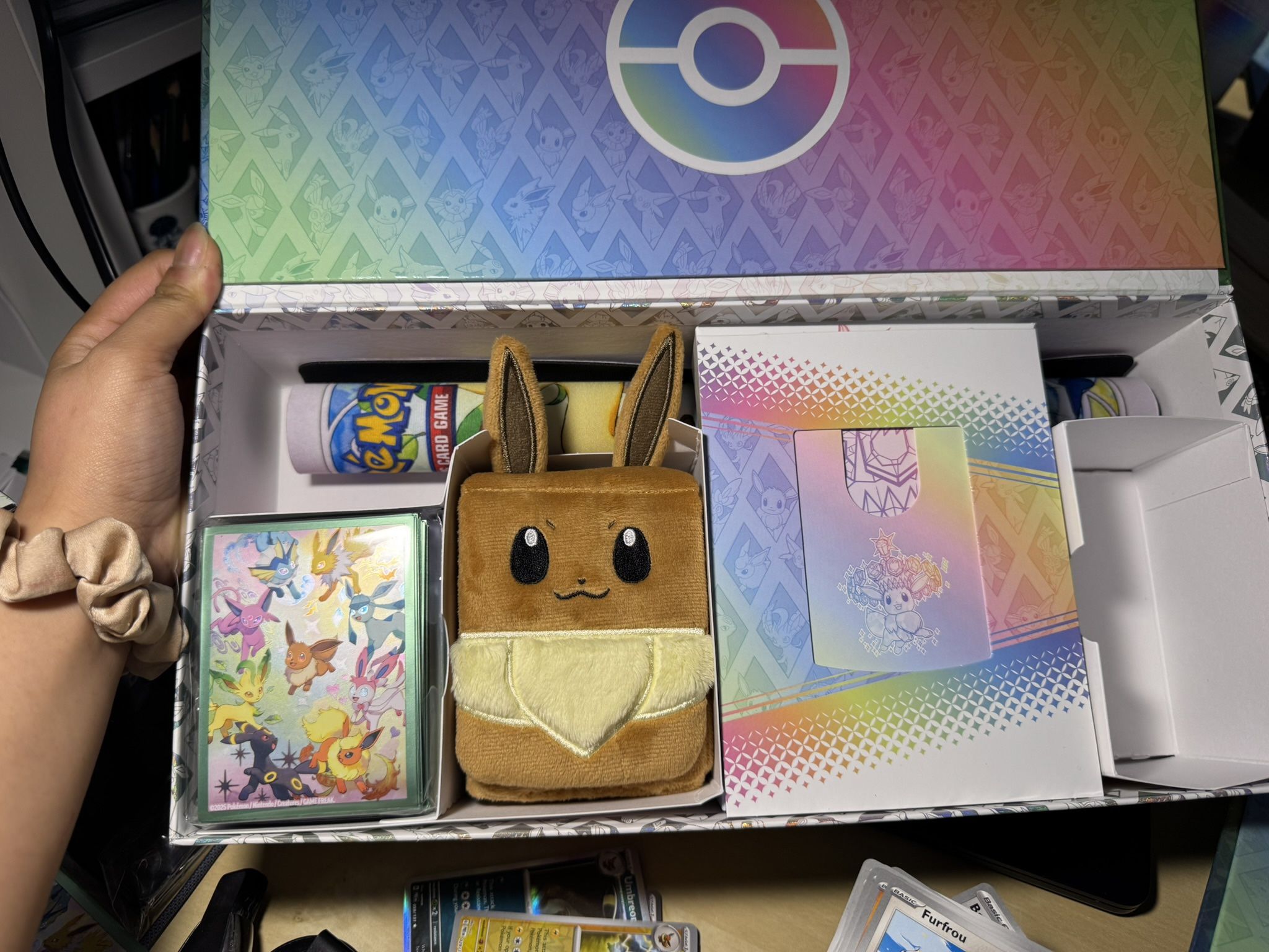 Prismatic Evolution Super Premium Box Accessories