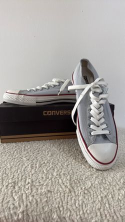 Converse Chuck Taylor Low Top Sneakers size 9.5
