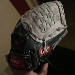 Youth Rawlings 10.5” Glove Ebt Righty Right Handed Thrower Have Lefty Gloves And Various Smaller And Bigger Mitts