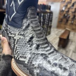 men’s Python boot