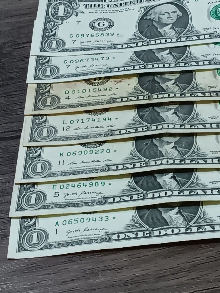 This Is A Lot Of (7) Super Ultra RARE STAR Dollars Bill's 