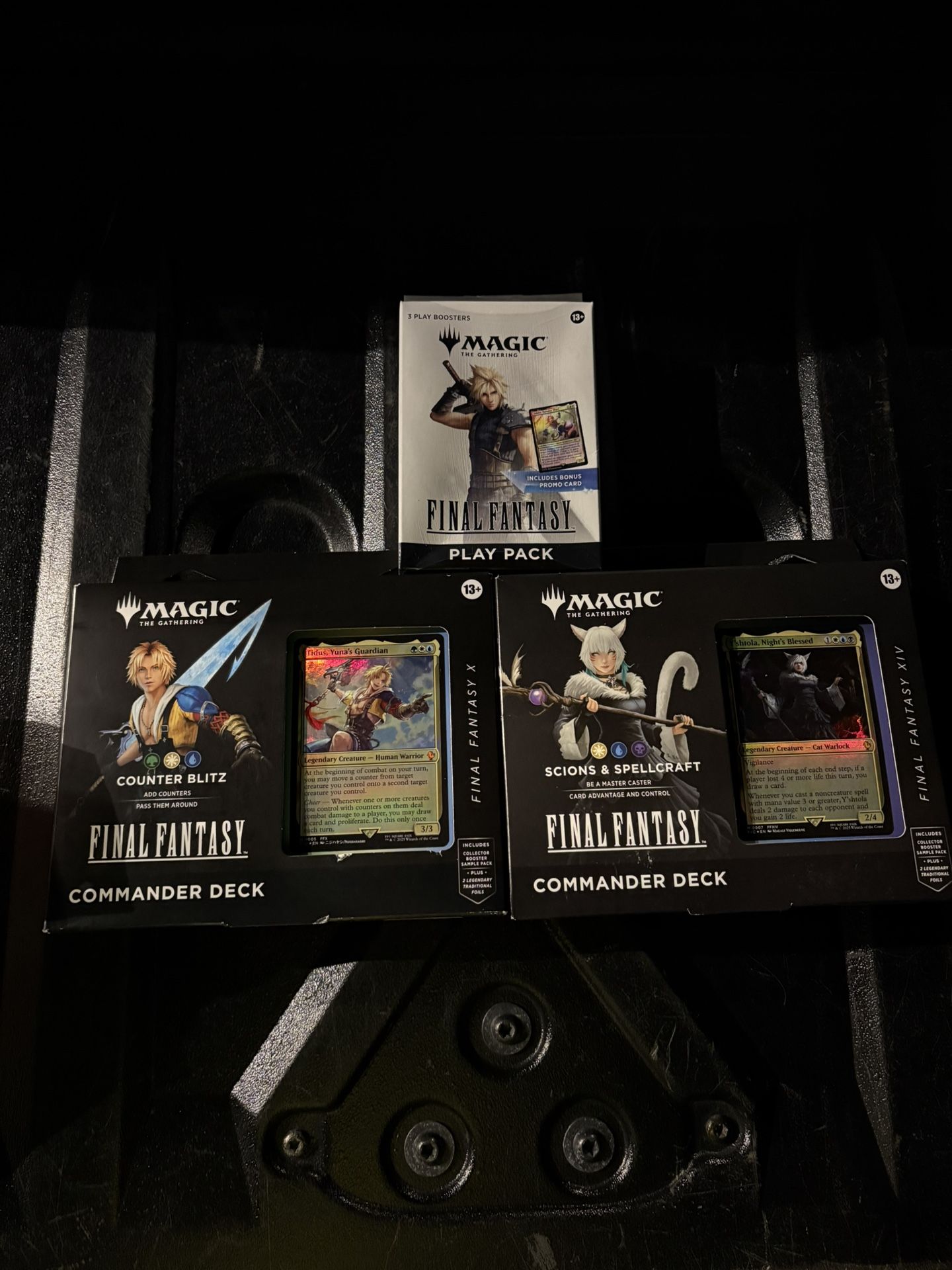 Final Fantasy Commander Bundle – 2x Commander Decks (FFX & FFXIV), Booster Pack + Card Lot