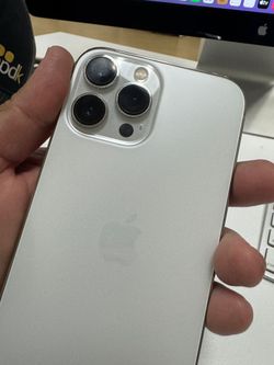 iPhone 13 Pro Max 256 GB white Unlocked For All Carriers
