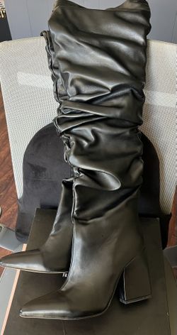 Knee High Boots- Pretty Little Thing 