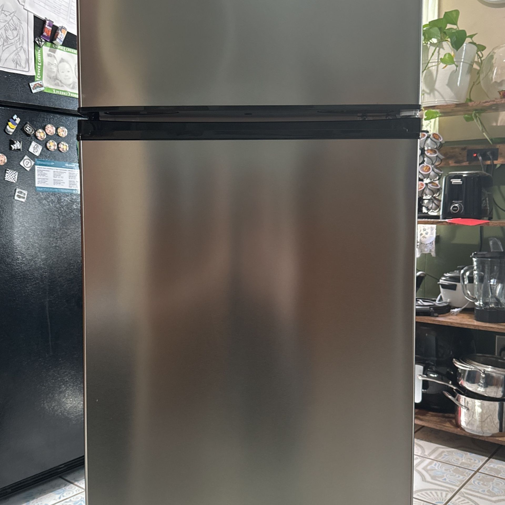 Vissano 7.1 cu. ft. Top Freezer Refrigerator