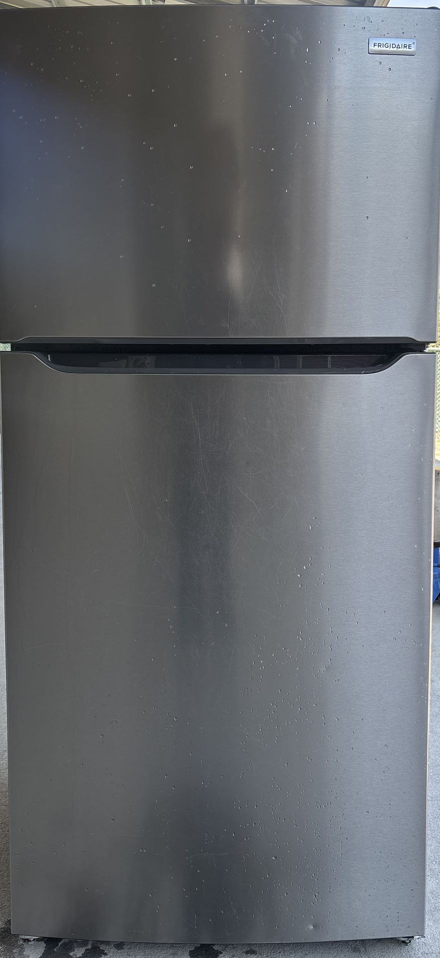 Frigidaire Top Freezer Refrigerator 30w by 67h (We Deliver)