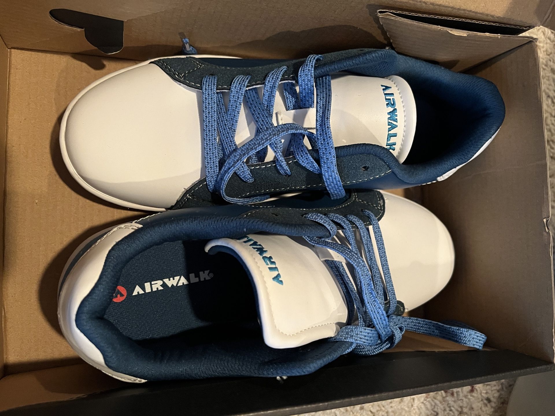 size 5.5 M Airwalk shoes
