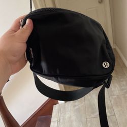 lulu lemon cross body