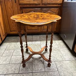 Antique Vintage Wood Parlor Table w/ Scalloped Edge & Turned Legs – Early 1900s