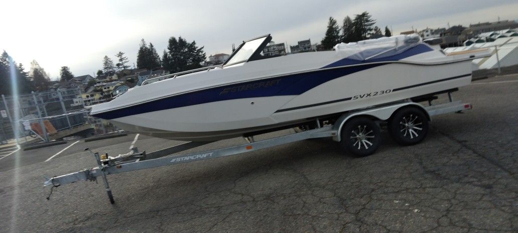 Starcraft Deck Boat