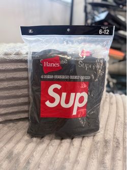 Supreme/Hanes Crew Socks Black 4 Pack Size 6-12