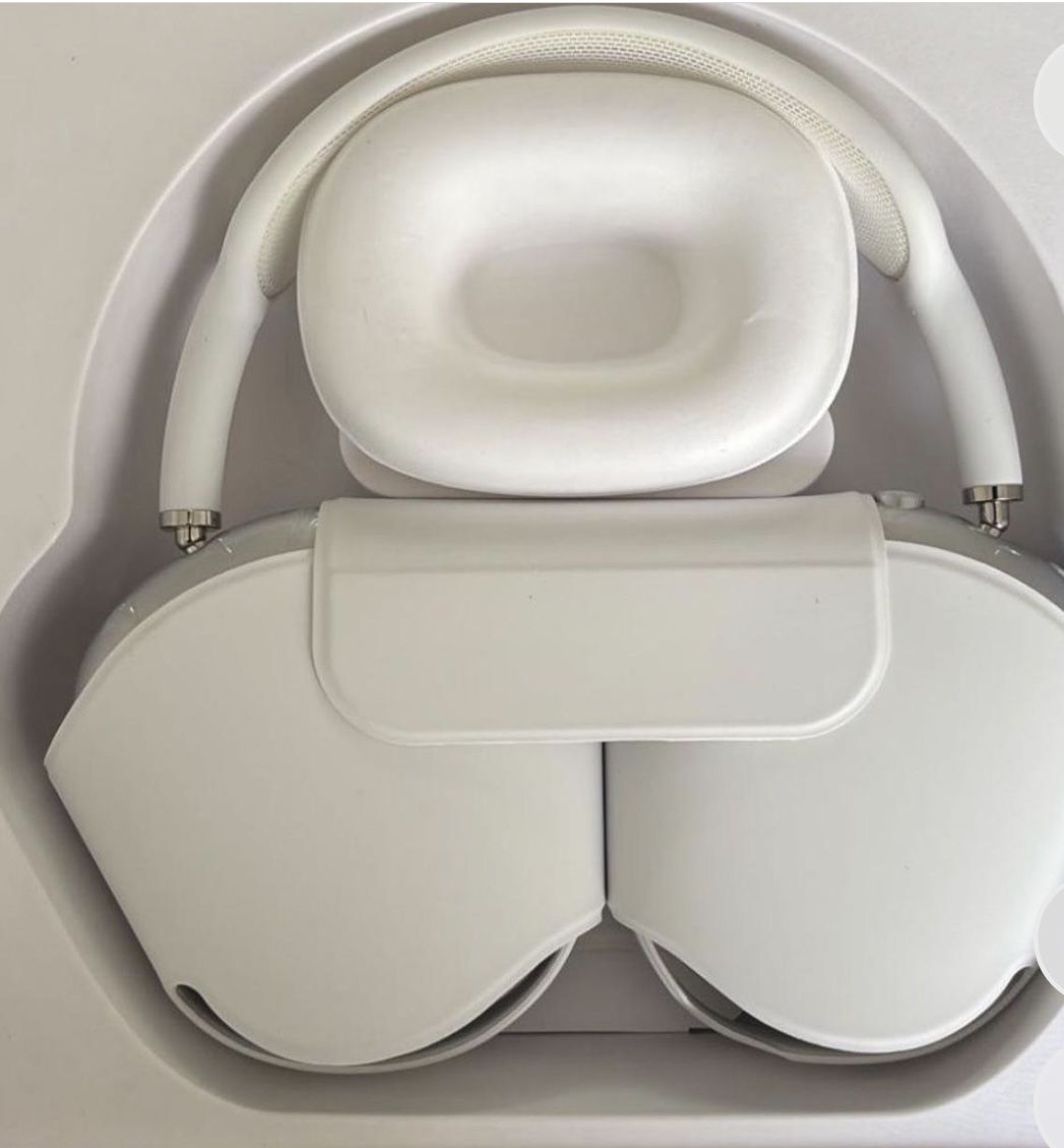 White Grey Airpod Max