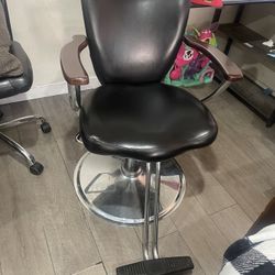 Barber Chair Good Condition Great For Beginning Barbers 