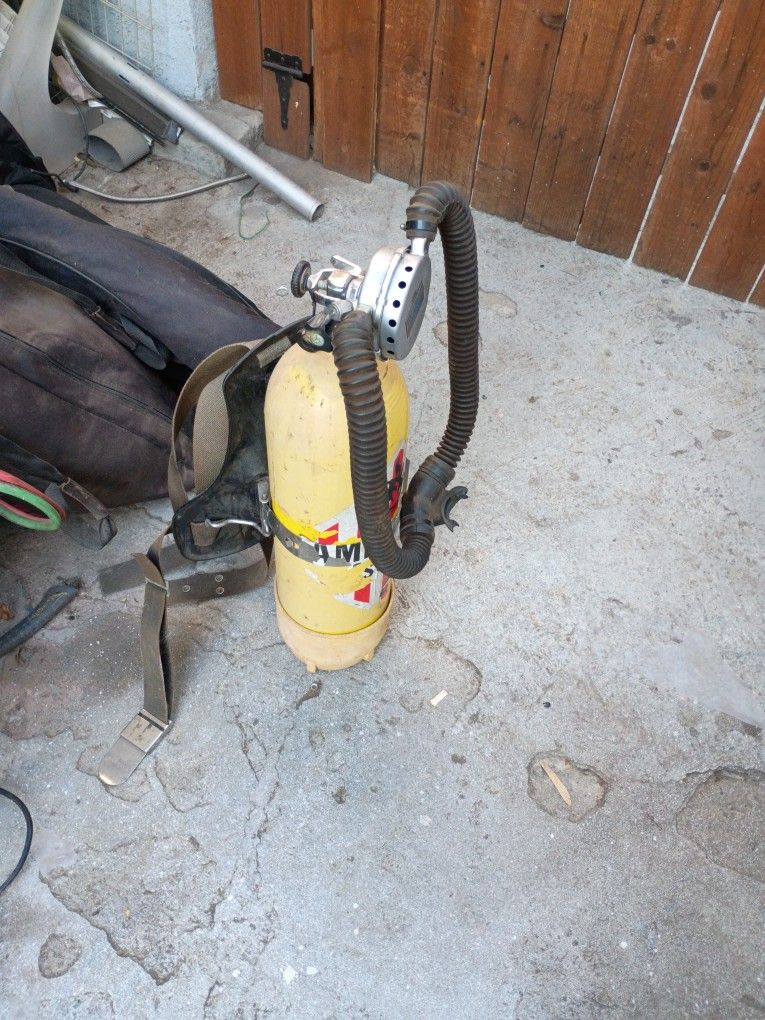 Scuba diving gear