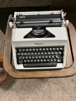 Olympic DeLuxe typewriter in working order